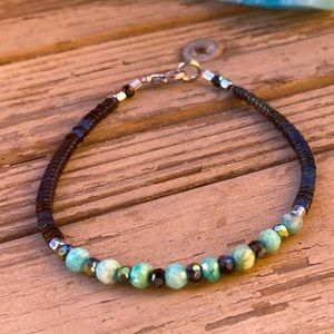 Bracelet Sundance style handcrafted with Opals & black onyx